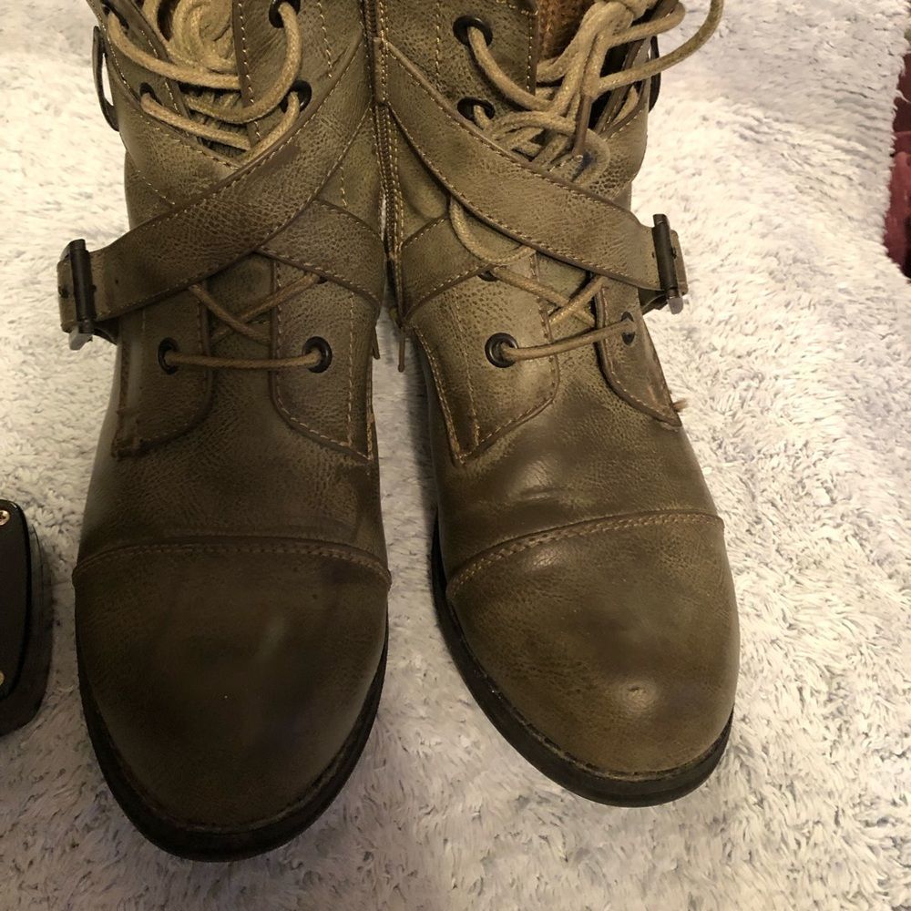 Soft moc boots size 37